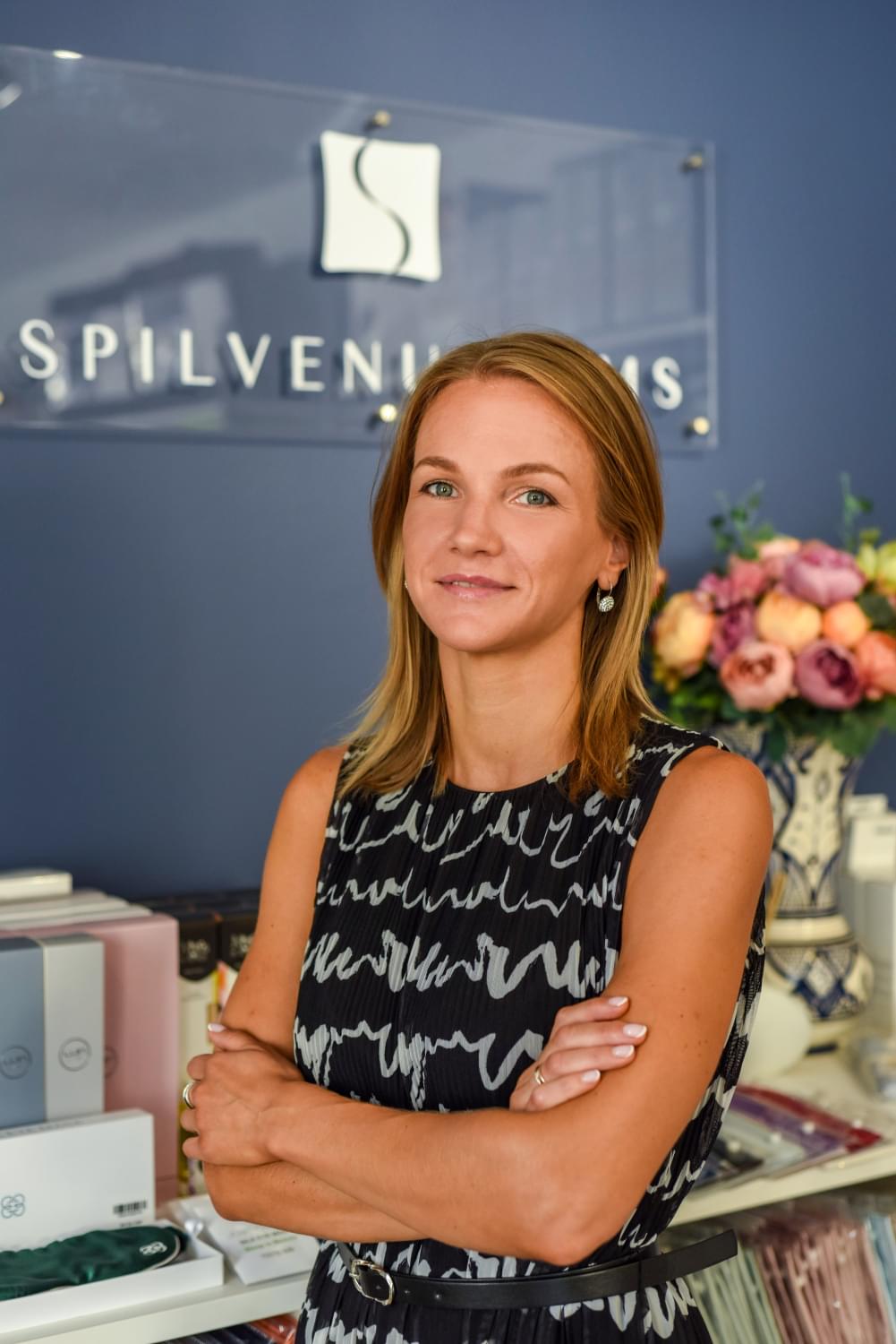 spilvenu nams vadītāja