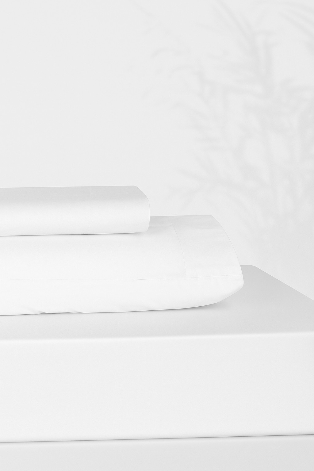 Белая хлопковая простыня, сатин, с резинкой