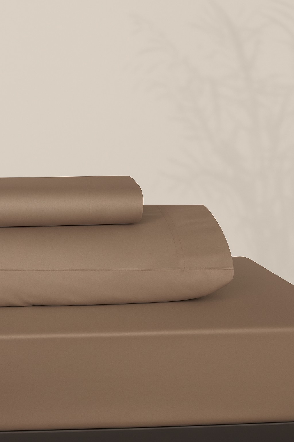 Атласная простыня 300 тс светло-коричневого цвета, с резинкой