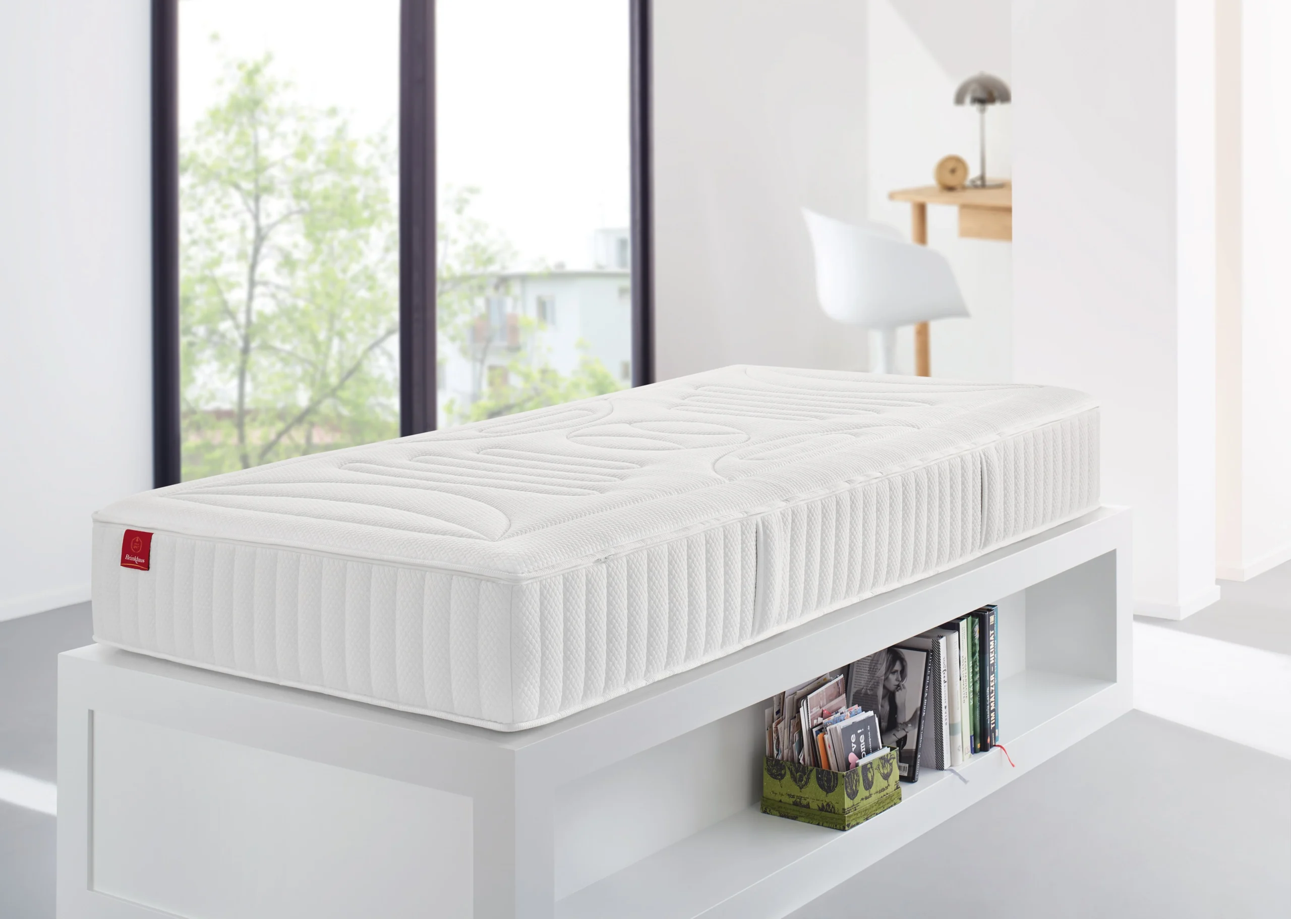 Высококачественный немецкий матрас из холодной пены, сочетающий в себе комфорт, эргономичность и долговечность.